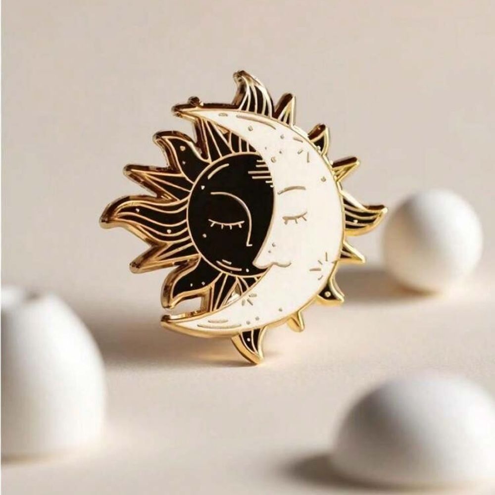Sun and Moon Pin M1442